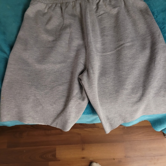 Various Reworked Graphic Men Shorts - Picture 6 of 6